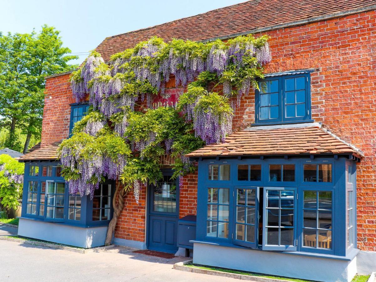 The Broad Leys Bed & Breakfast Aylesbury  Ngoại thất bức ảnh