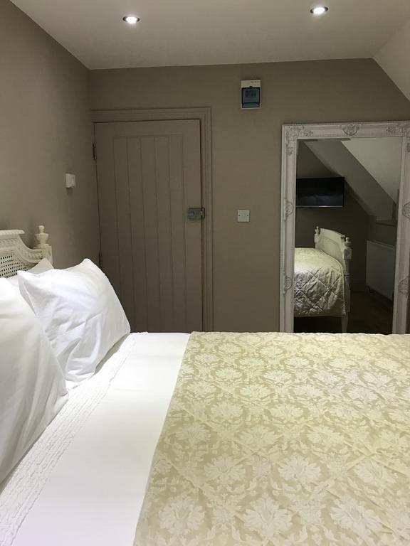 The Broad Leys Bed & Breakfast Aylesbury  Ngoại thất bức ảnh