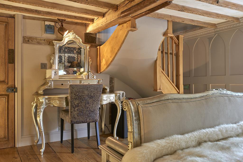 The Broad Leys Bed & Breakfast Aylesbury  Ngoại thất bức ảnh