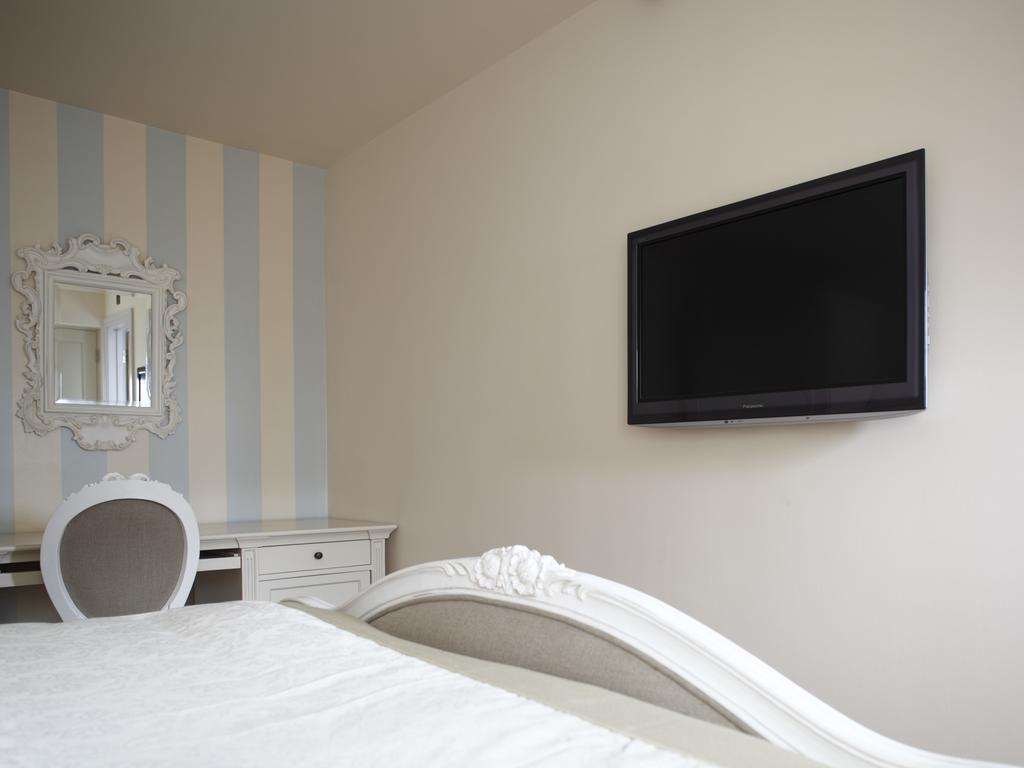 The Broad Leys Bed & Breakfast Aylesbury  Ngoại thất bức ảnh