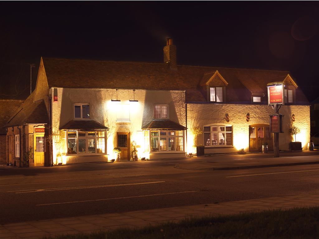 The Broad Leys Bed & Breakfast Aylesbury  Ngoại thất bức ảnh